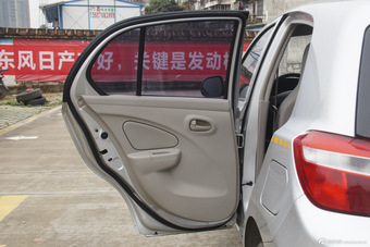 2014款启辰R30 1.2L手动优享版