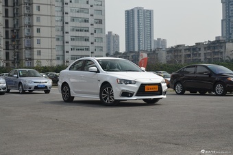 2015款东南三菱翼神到店实拍