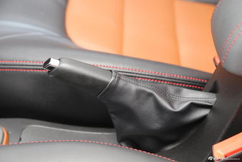 2016款吉利金刚三厢1.5L自动尊贵型 国V