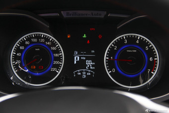 2015款中华V3 1.5T自动精英型