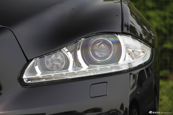 2015款捷豹XJL 2.0T两驱典雅商务版