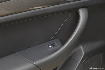 2015款荣威360 1.4T自动尊享版