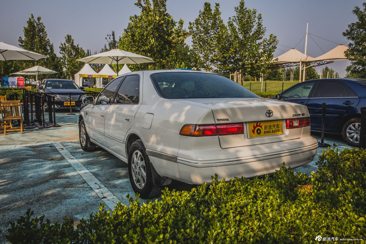 丰田凯美瑞全球家族亮相老爷车展