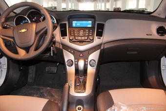 2012款科鲁兹1.8SE手自一体舒适版