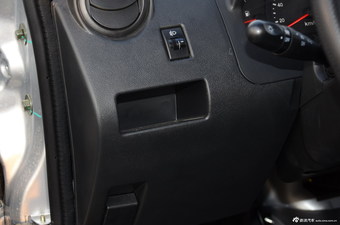 2015款小康K01 1.0L手动2.7m瓦楞货箱车型