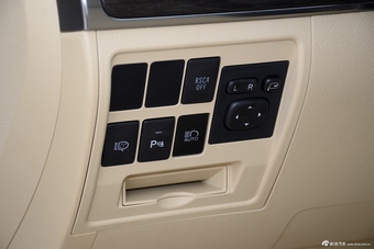 2016款兰德酷路泽4.6L自动VX-R