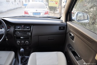 2015款 五菱宏光V1.5L手动标准型