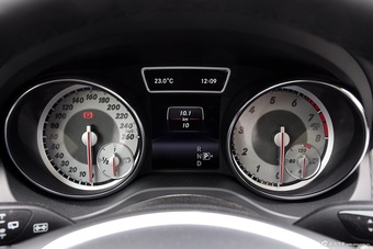 2015款奔驰GLA200时尚型