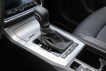 2016款荣威RX5基本型