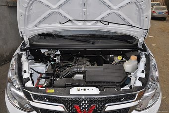 2015款 五菱宏光V1.5L手动标准型