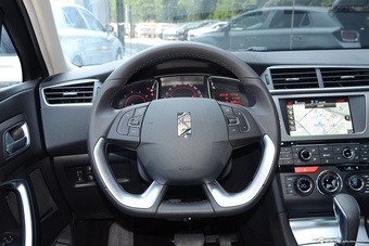 2016款DS 5LS 1.6T自动豪华版THP160