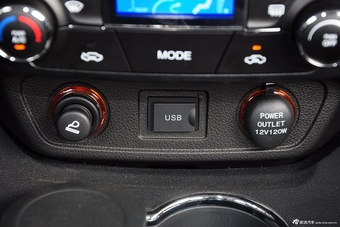 2015款吉利英伦C5 1.5L手动两厢尊贵型