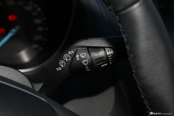 2015款福克斯两厢1.0T自动超能风尚型