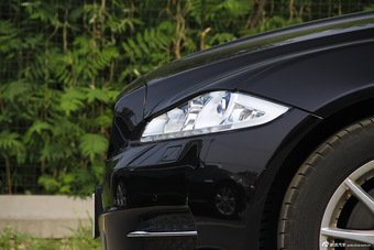 2015款捷豹XJL 2.0T两驱典雅商务版