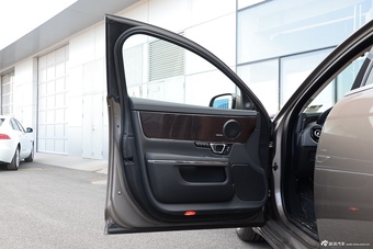 2016款捷豹XJL 3.0L自动SC四驱全景商务版