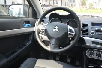 2015款东南三菱翼神到店实拍