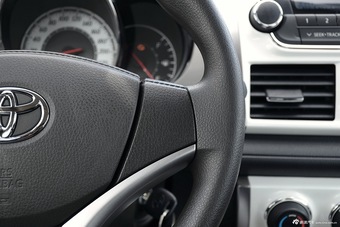 2016款YARiS L致炫1.5L自动劲速天窗版