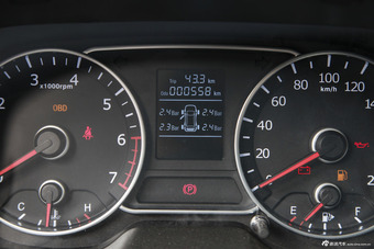 2015款陆风X8探索版2.0T汽油四驱超豪华型