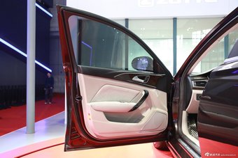 2015上海车展：众泰Z700