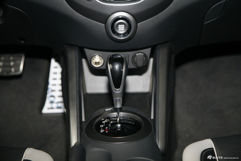 2012款现代Veloster飞思1.6T自动豪华版