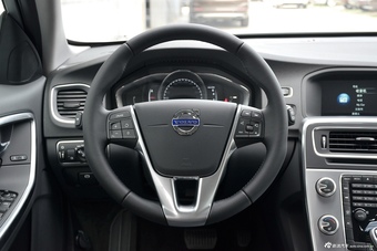 2017款沃尔沃V60  2.0T自动 T5 智逸版