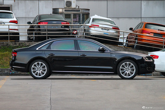2014款奥迪A8L 6.3FSI W12quattro旗舰型