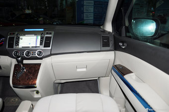 2013款马自达8 2.5L自动尊贵版