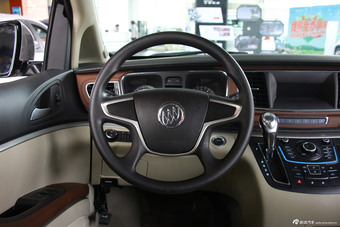 2014款GL8 2.4L CT豪华商务舒适版到店实拍