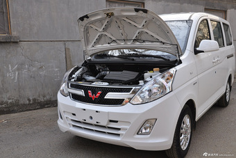 2015款 五菱宏光V1.5L手动标准型