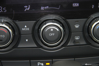 2015款阿特兹2.0L自动蓝天豪华版