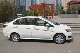 2013款北京汽车E系列三厢