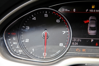 2013款奥迪A8L W12 6.3FSI quattro旗舰型