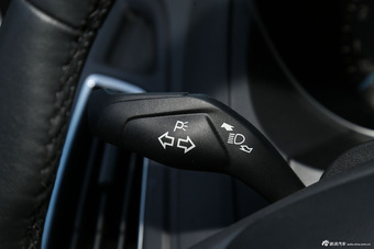 2015款福克斯两厢1.0T自动超能风尚型