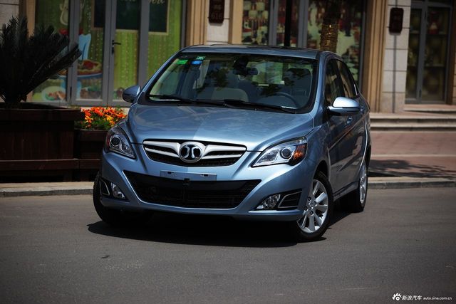 2013款北京汽车E系列1.5L自动乐享版三厢图片