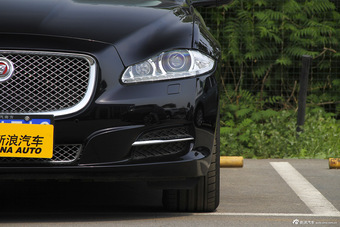 2015款捷豹XJL 2.0T两驱典雅商务版