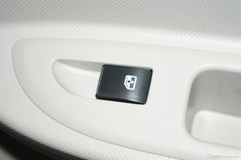 2012款新赛欧三厢