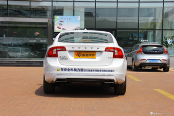 2015款沃尔沃S60L 2.0T T5 智驭版到店实拍