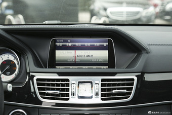 2015款奔驰E400L 3.0T自动豪华型4MATIC运动轿车