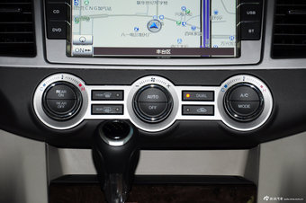 2013款马自达8 2.5L自动尊贵版