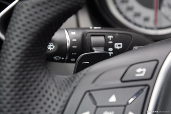 2015款奔驰GLA200时尚型