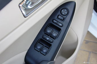 2013款 艾瑞泽7 1.6L DVVT CVT致尊版实拍