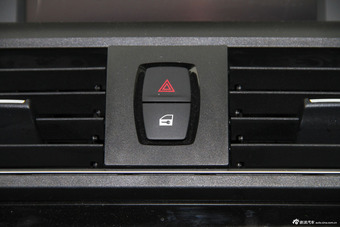 2015款宝马1系118i 1.6T自动都市设计套装