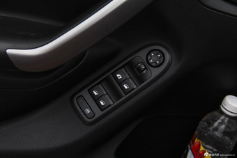 2015款东风雪铁龙C3-XR 1.6T自动先锋型