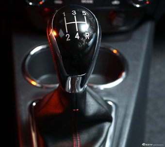 2014款英伦金刚两厢1.5L手动尊贵型