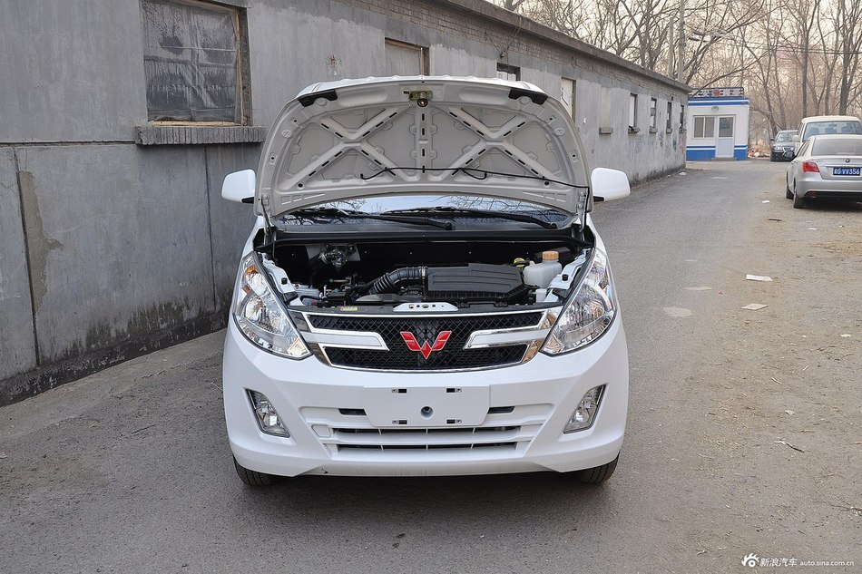 2015款 五菱宏光V1.5L手动标准型