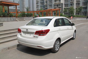 2013款北京汽车E系列三厢