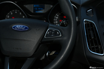 2015款福克斯两厢1.0T自动超能风尚型