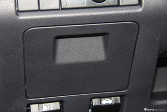 2015款五十铃D-MAX 2.5T手动四驱基本型