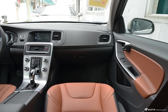 2017款沃尔沃V60 2.0T T5自动 智雅型