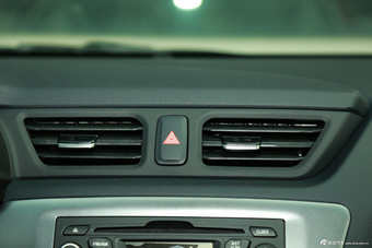 2015款起亚K2 1.4L手动GLS三厢